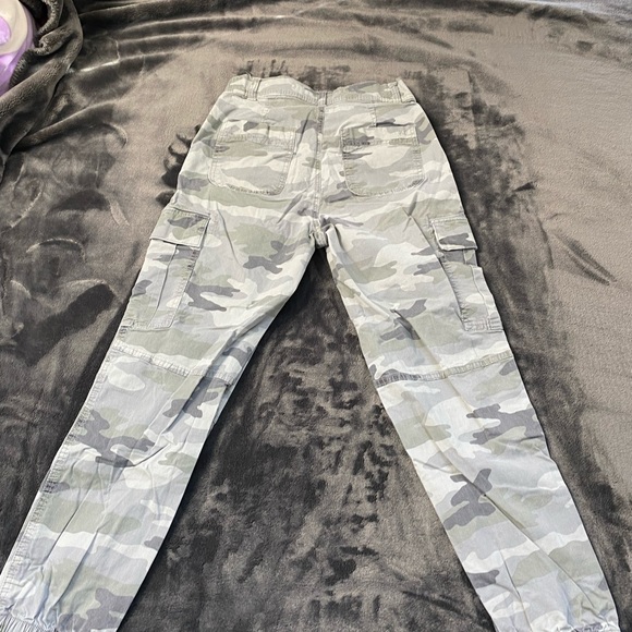 American eagle Green cargos - Picture 3 of 3
